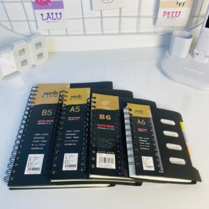 دفاتر ملاحظات ذات فواصل داخلية ملونة